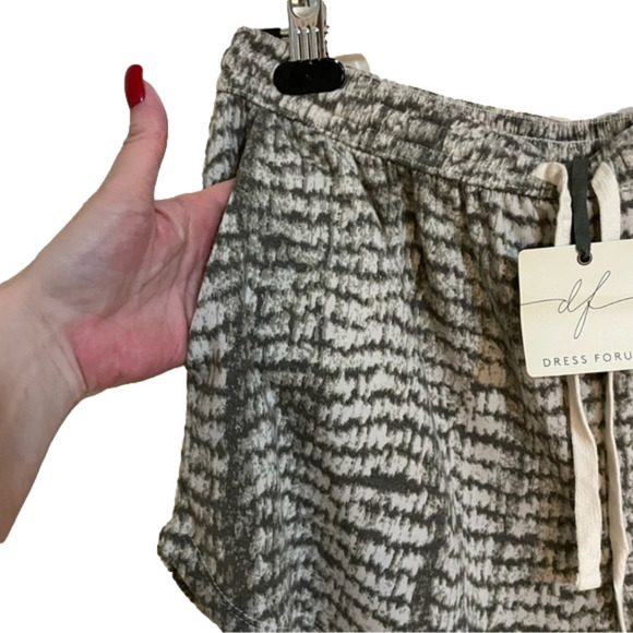 DRESS Forum Drawstring Animal Print Dual Pocket Lounge Shorts, Size L - Picture 5 of 8